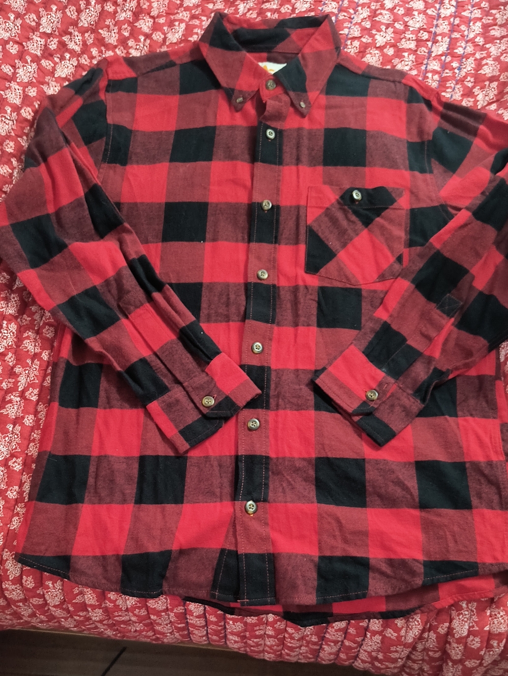 Field & Stream Like New Without Tags Red and Black Plaid Button-Down Shirt